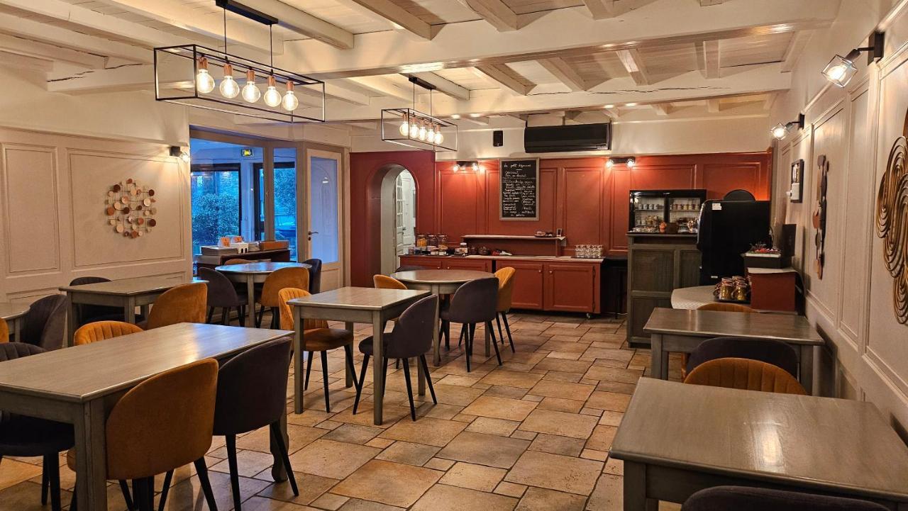 Logis La Grassinais Hotel